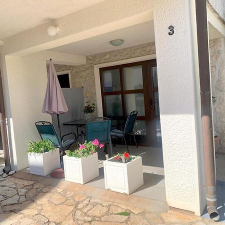 Lovely Apartment In The Groundfloor Zadar Extérieur photo