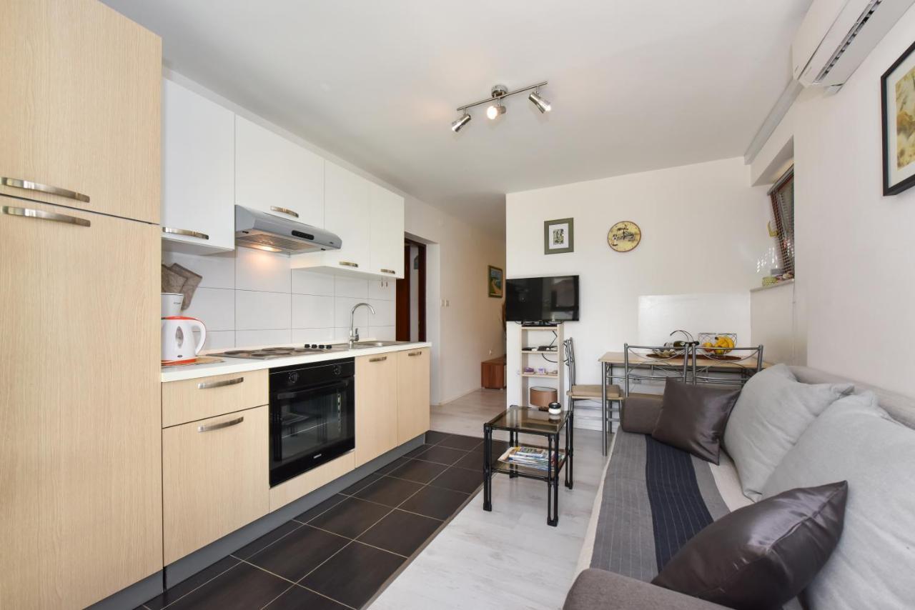 Lovely Apartment In The Groundfloor Zadar Extérieur photo
