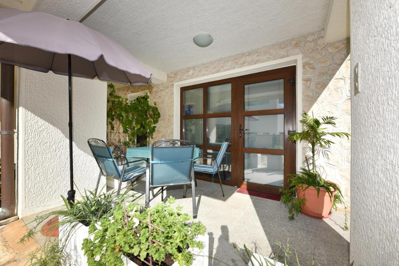 Lovely Apartment In The Groundfloor Zadar Extérieur photo