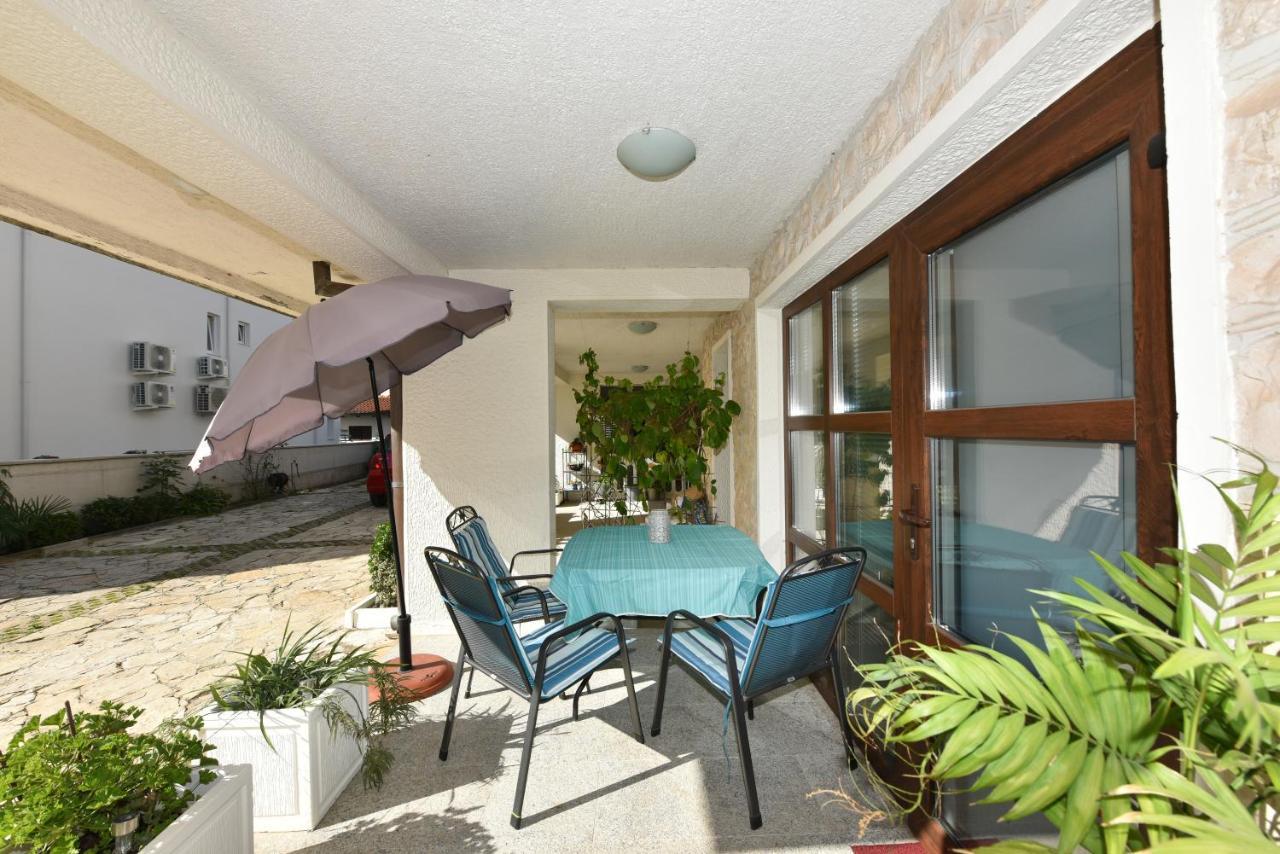 Lovely Apartment In The Groundfloor Zadar Extérieur photo