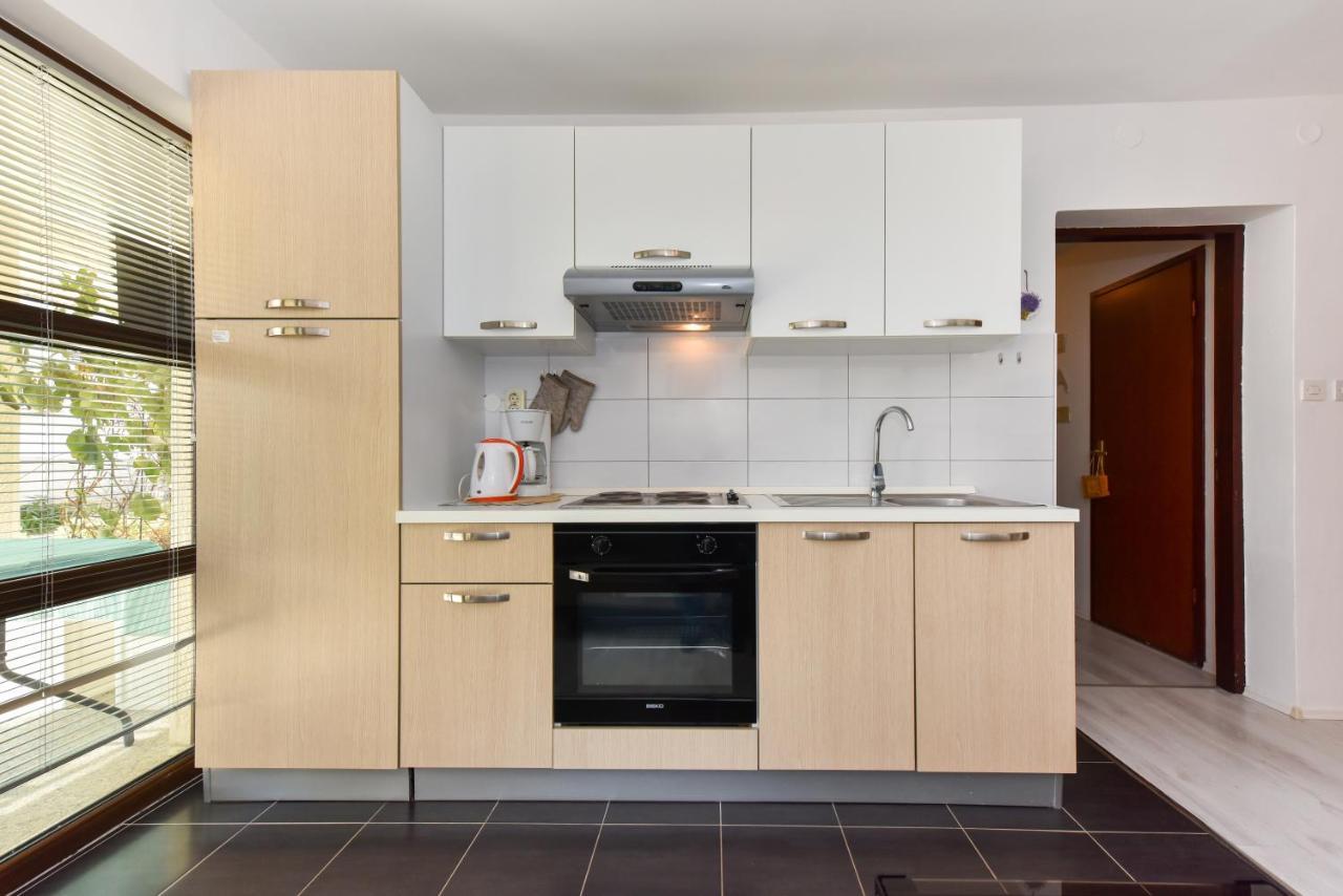 Lovely Apartment In The Groundfloor Zadar Extérieur photo