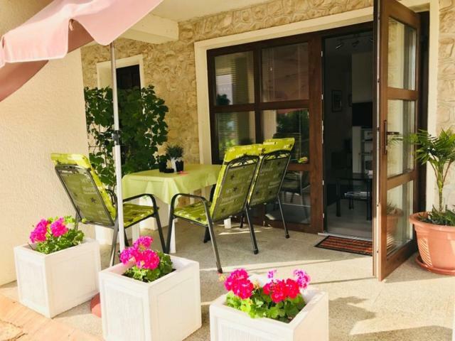 Lovely Apartment In The Groundfloor Zadar Extérieur photo